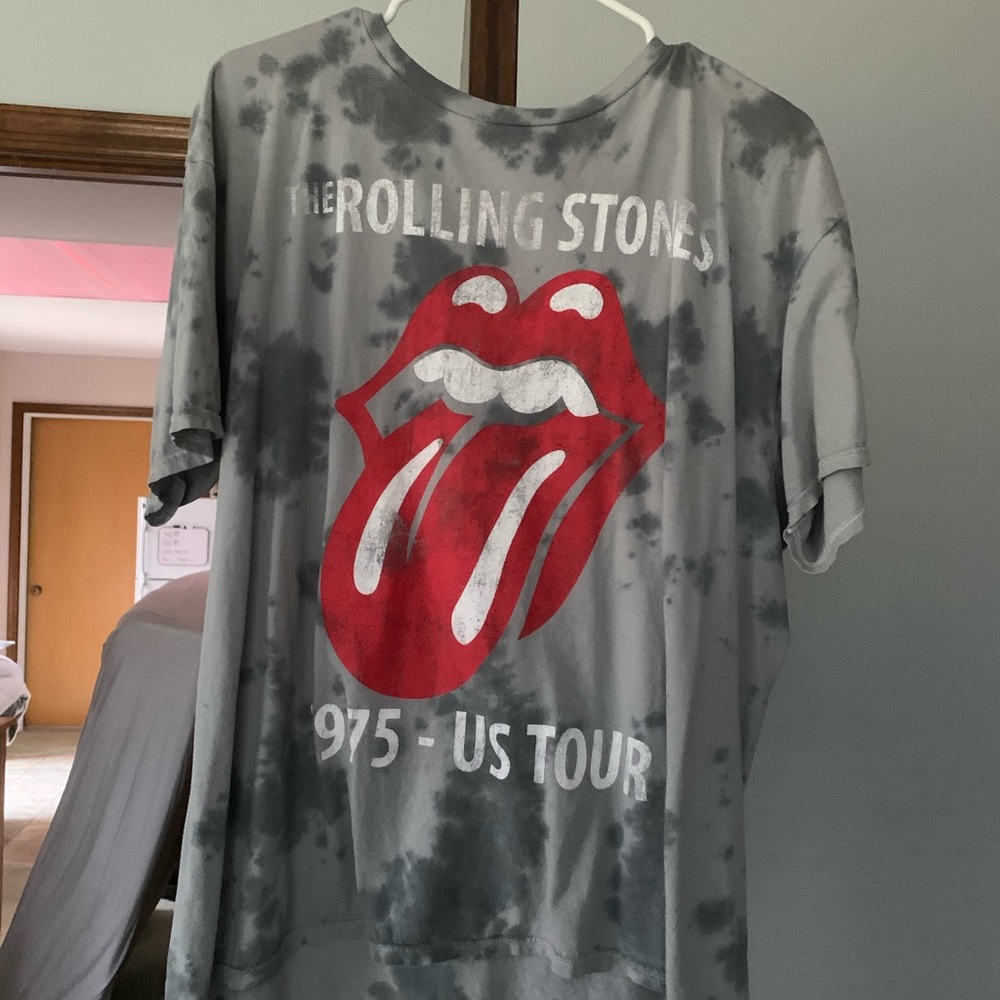 Graphic tee